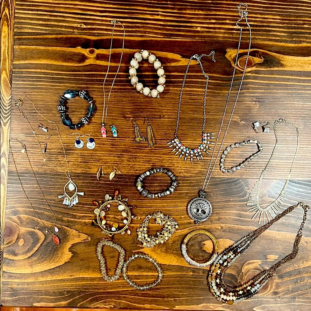 Assorted jewelry